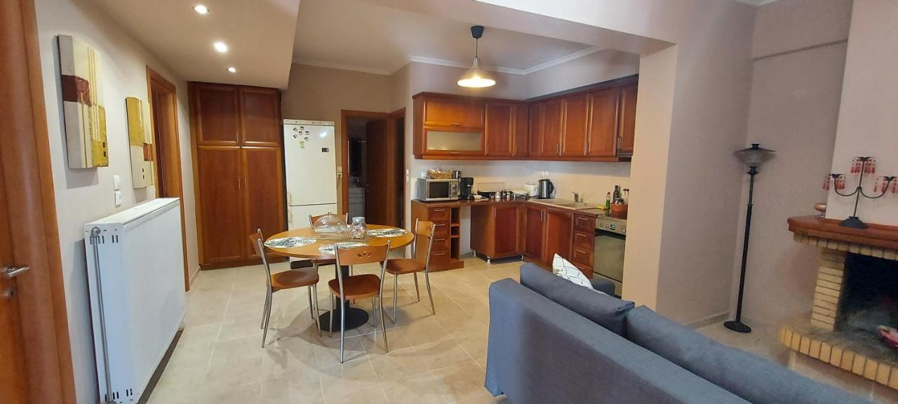 Airport Friendly House 1 Apartment Артемида Екстериор снимка
