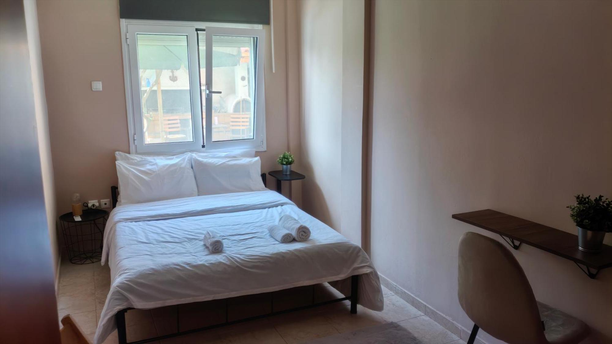 Airport Friendly House 1 Apartment Артемида Екстериор снимка