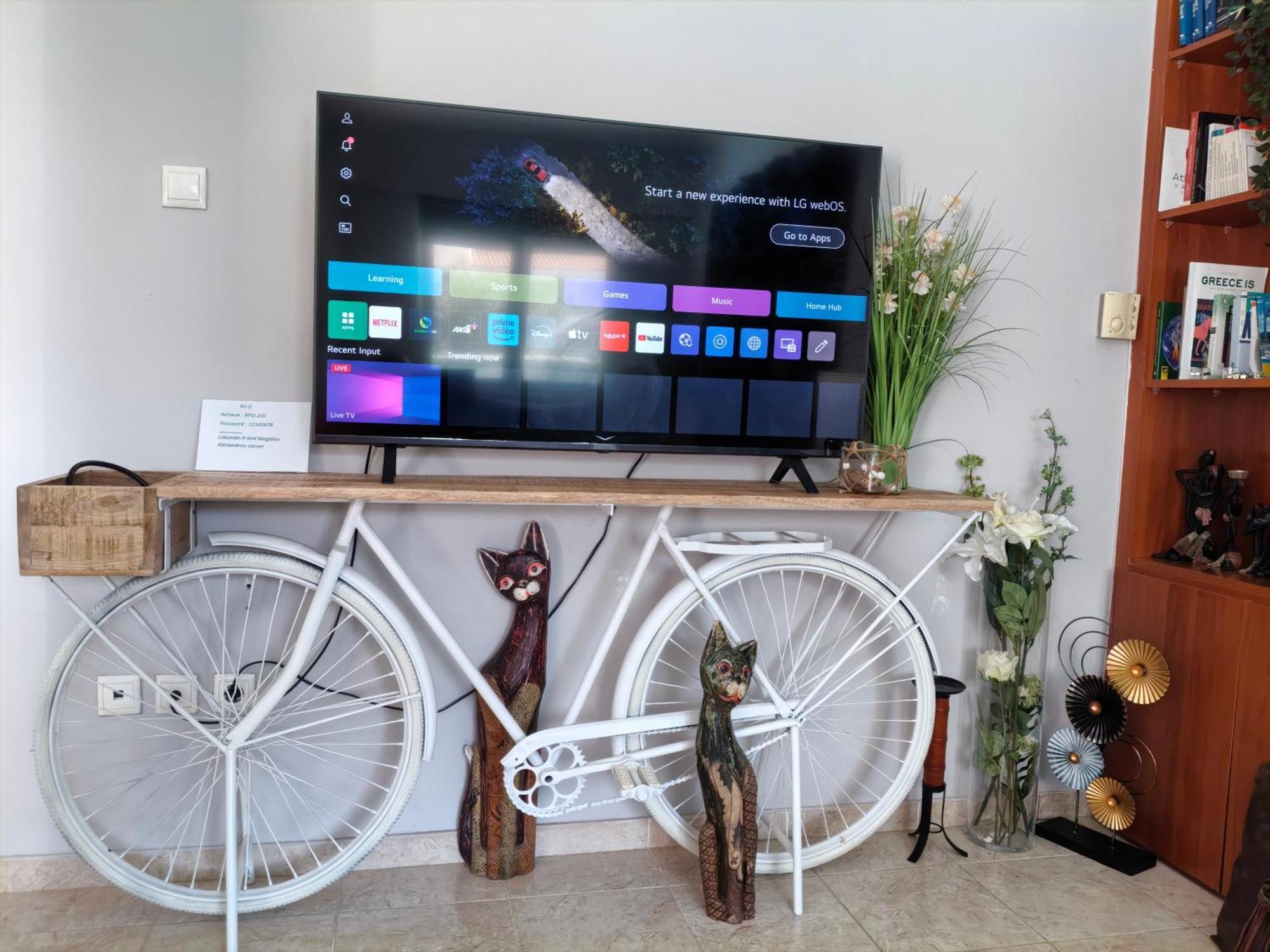 Airport Friendly House 1 Apartment Артемида Екстериор снимка