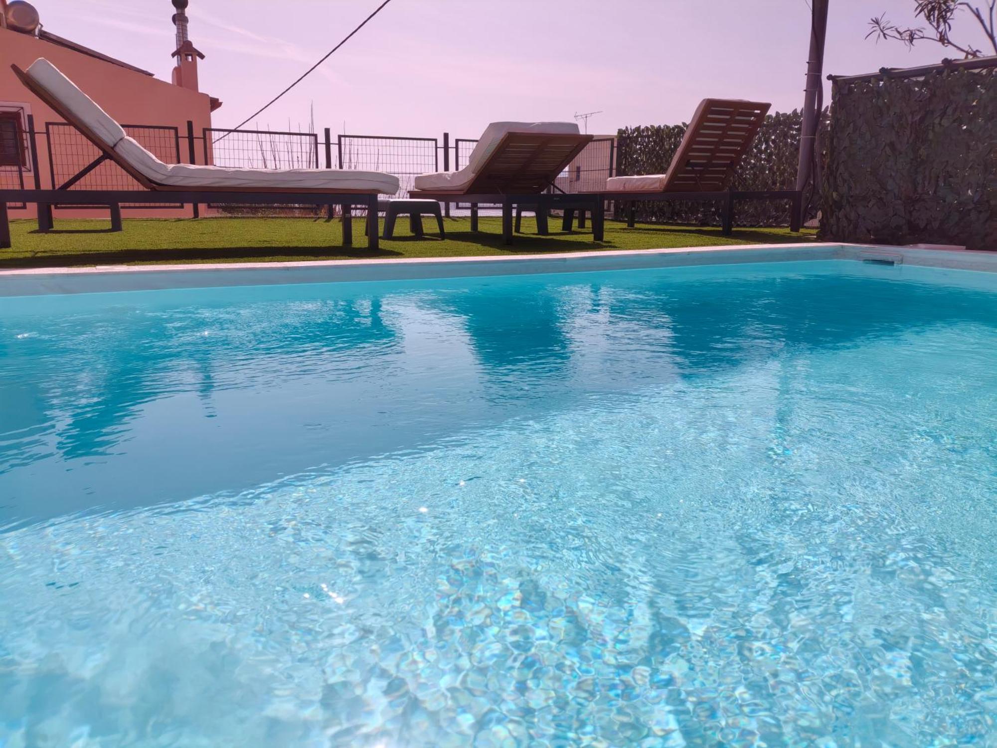 Airport Friendly House 1 Apartment Артемида Екстериор снимка