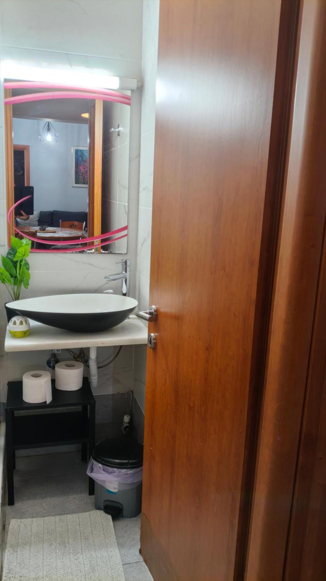 Airport Friendly House 1 Apartment Артемида Екстериор снимка