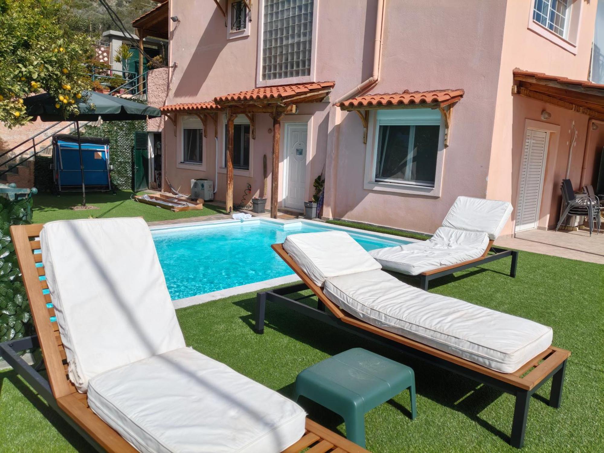 Airport Friendly House 1 Apartment Артемида Екстериор снимка