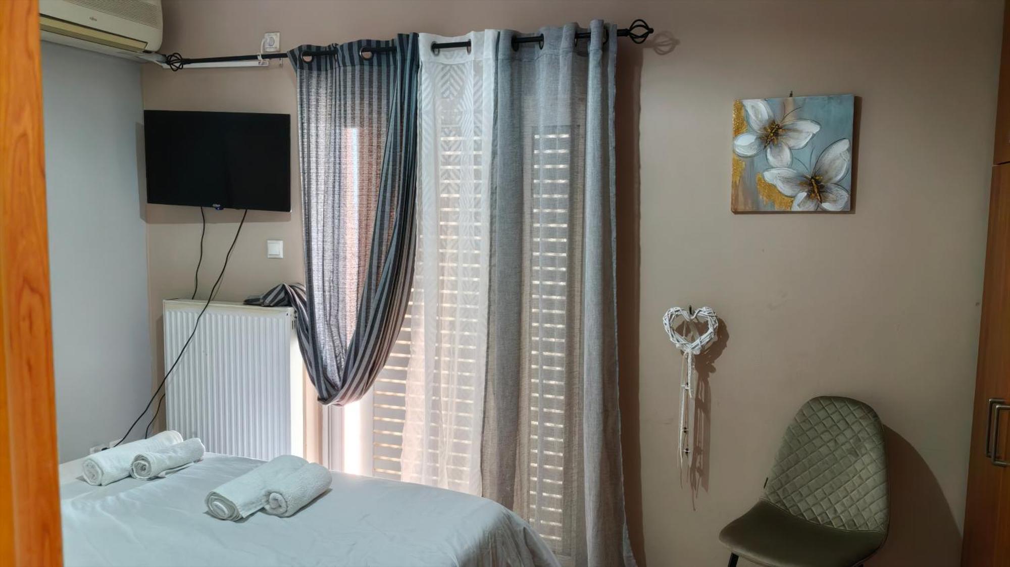 Airport Friendly House 1 Apartment Артемида Екстериор снимка
