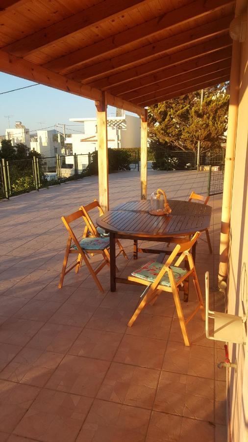 Airport Friendly House 1 Apartment Артемида Екстериор снимка